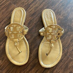 Tory Burch Miller Thong Sandal 7 Tan Patent Leather